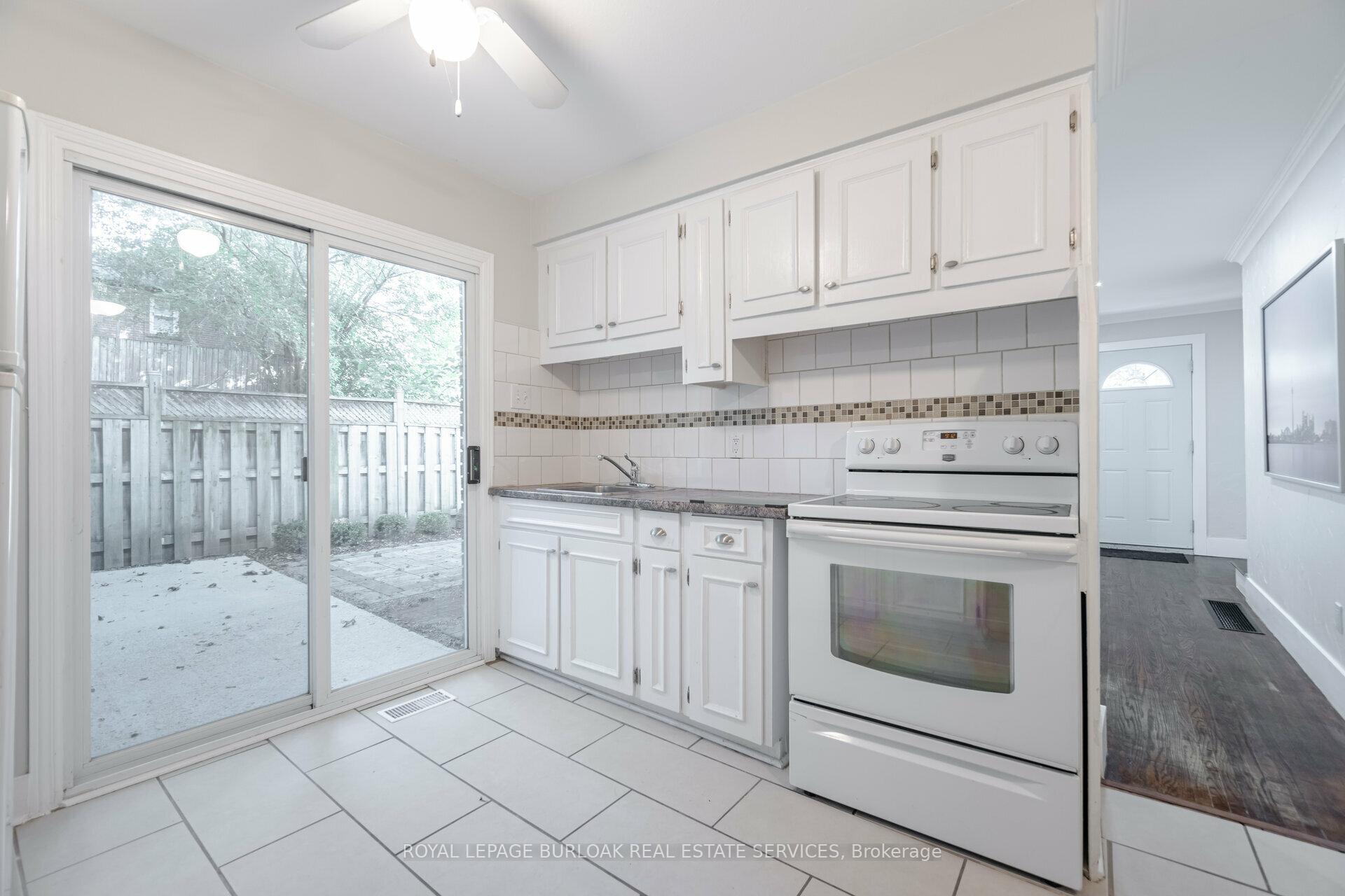 2 Bedrooms Condo at 1116 Homewood, Burlington For sale