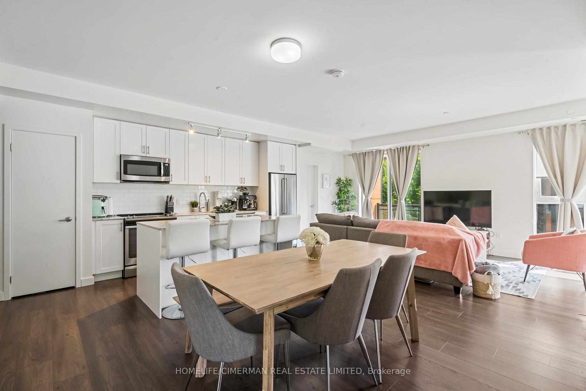 4 Bedrooms Condo at 210 Sabina, Oakville For sale