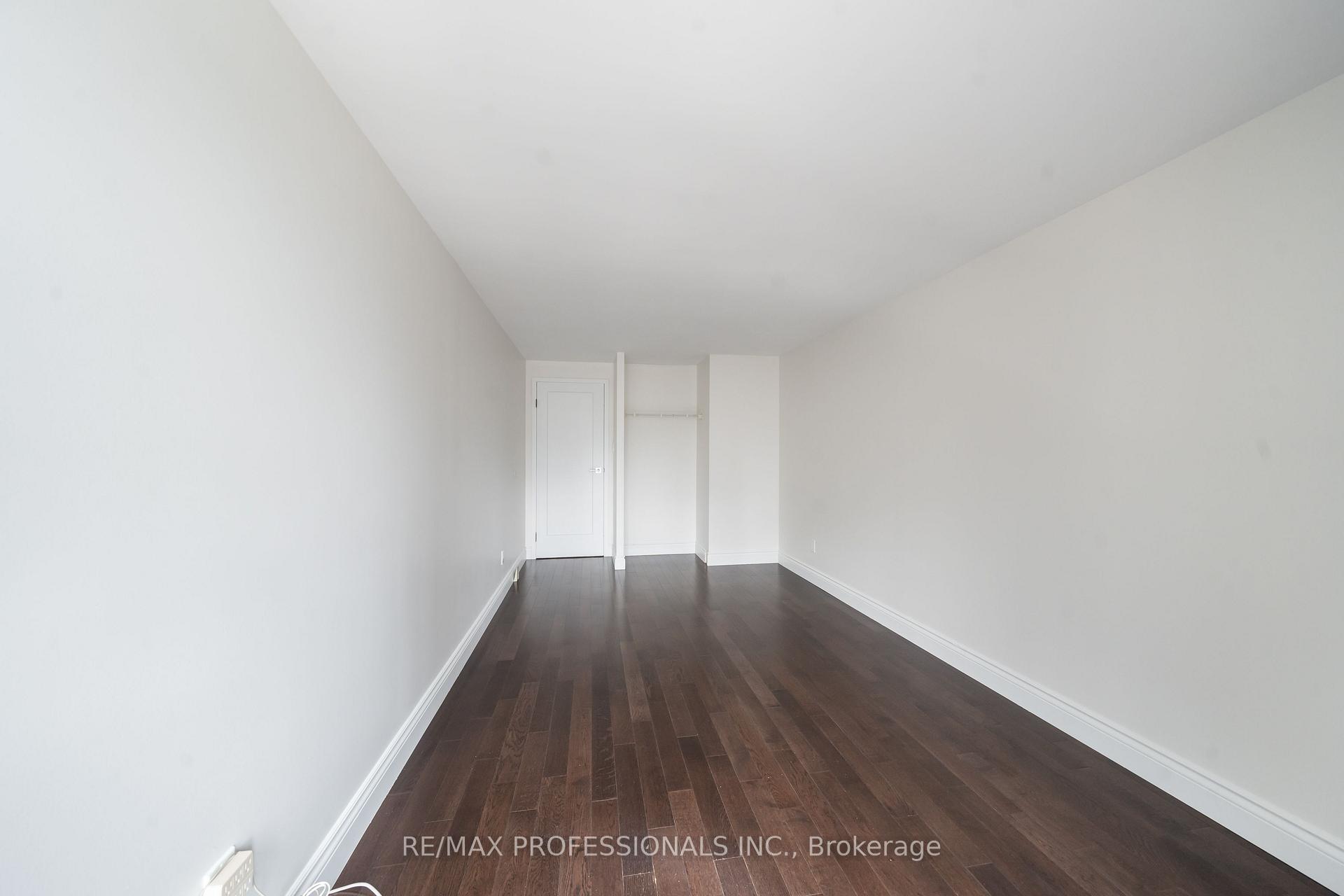 2 Bedrooms Condo at 25 The Esplanade, Toronto For sale