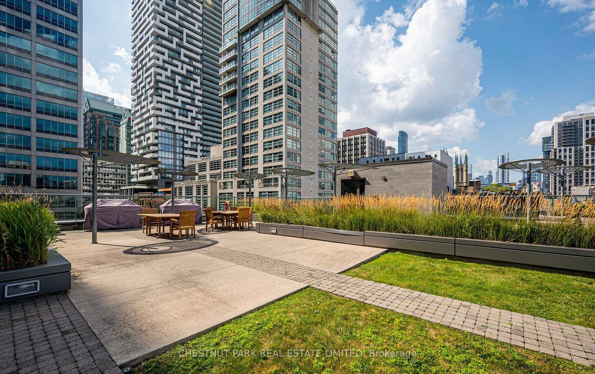 2 Bedrooms Condo at 33 Lombard, Toronto For sale