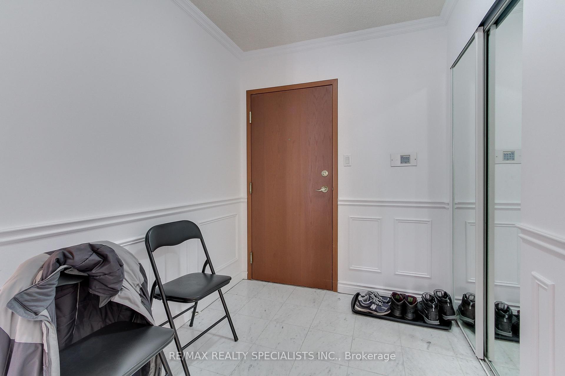 3 Bedrooms Condo at 168 Bonis, Toronto For sale