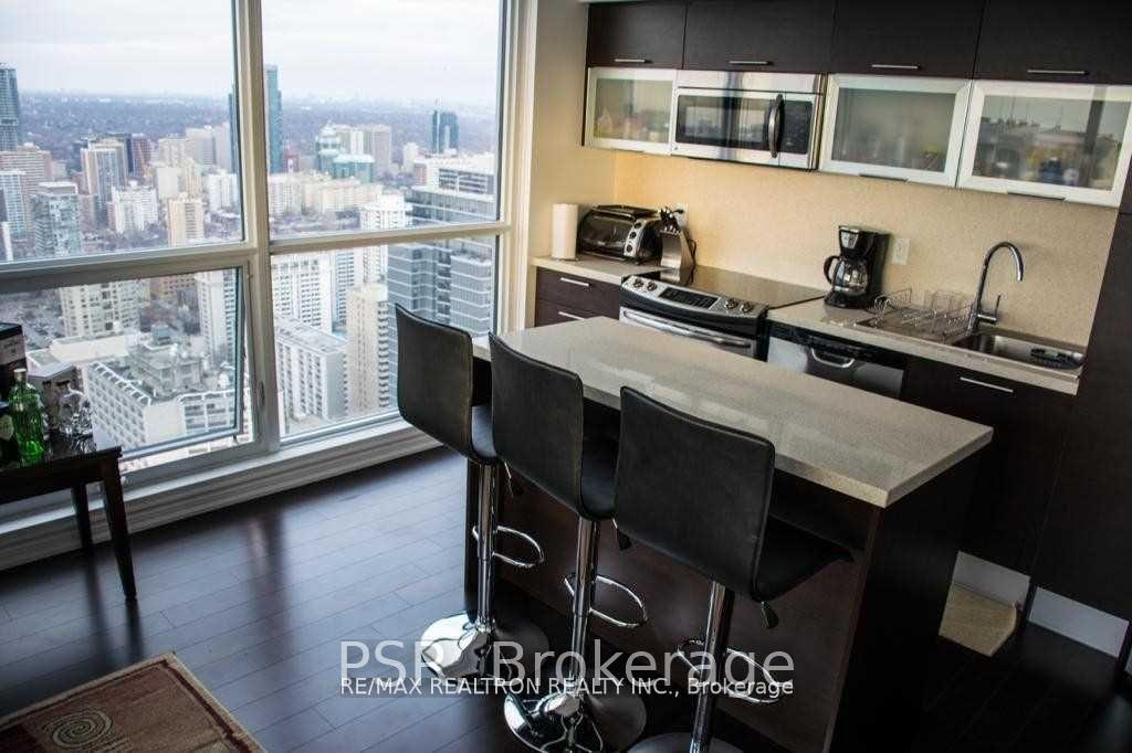 2 Bedrooms Condo at 386 Yonge, Toronto For sale