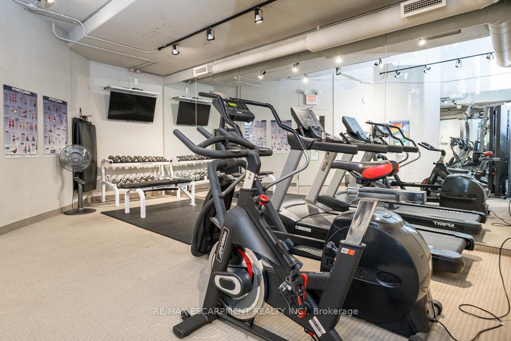 2 Bedrooms Condo at 66 Bay, Hamilton For sale