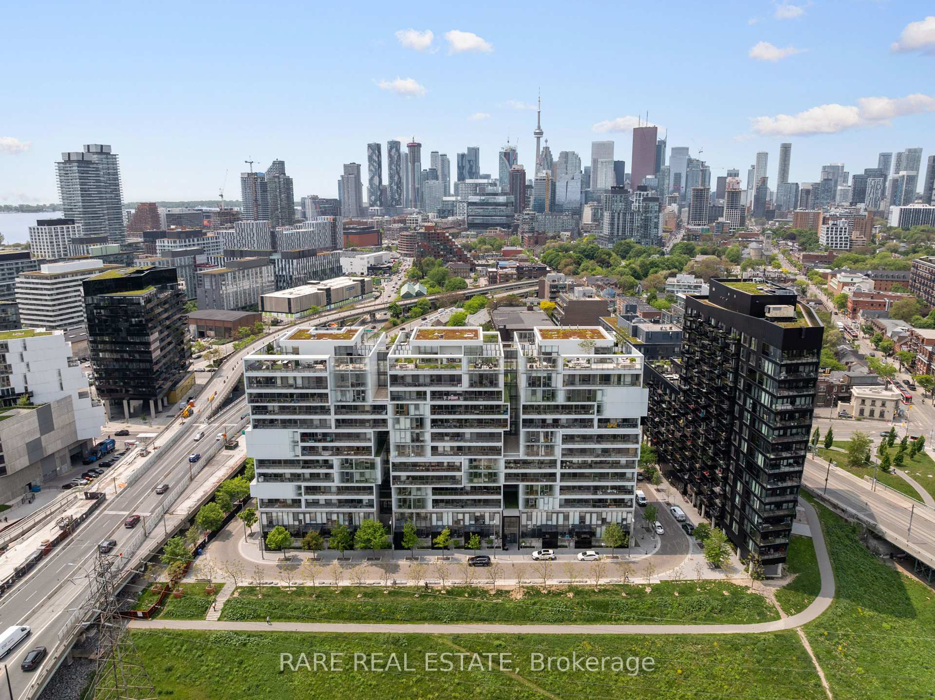2 Bedrooms Condo at 32 Trolley, Toronto For sale