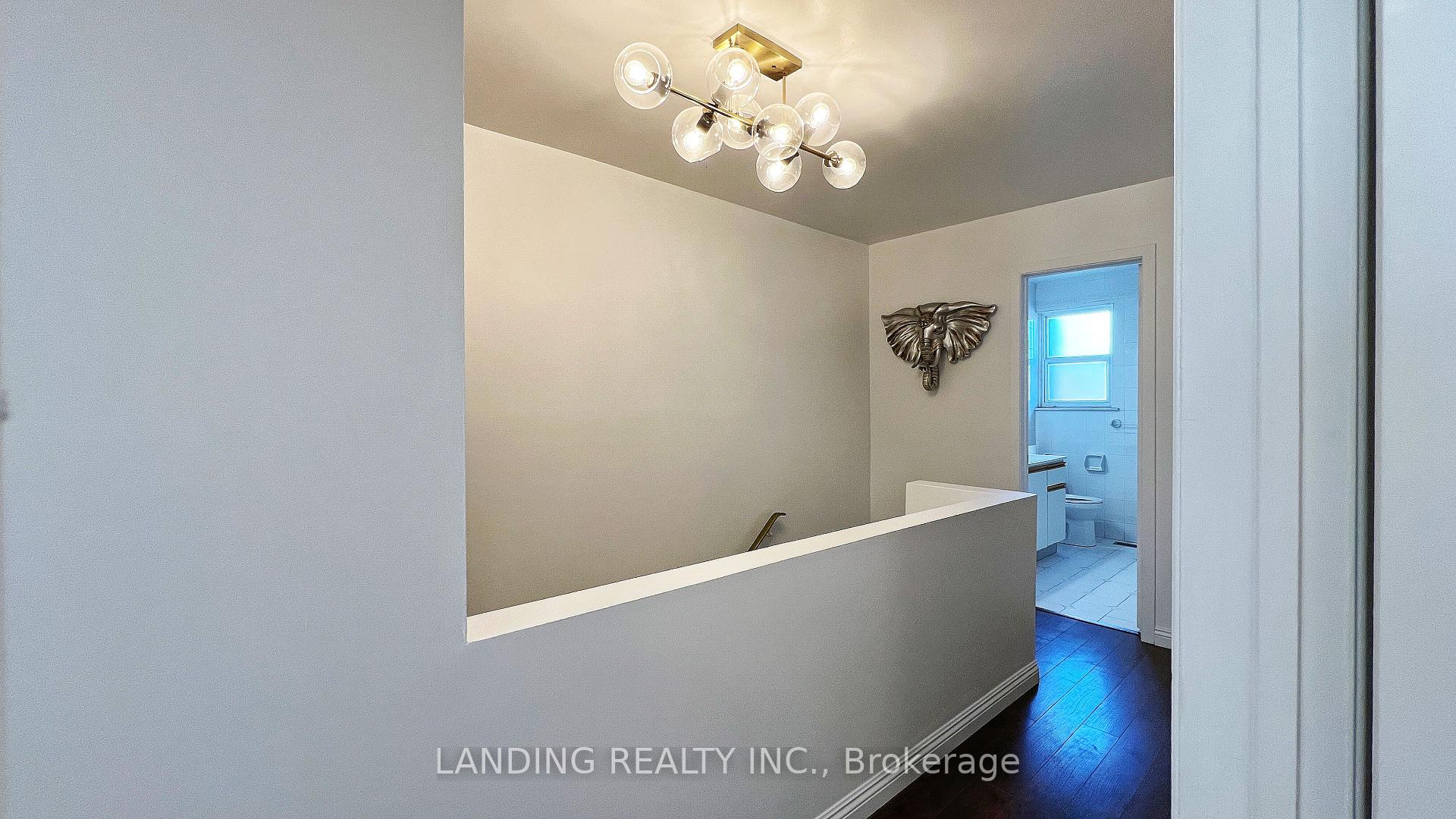 4 Bedrooms Condo at 22 KING HENRY’S, Toronto For sale