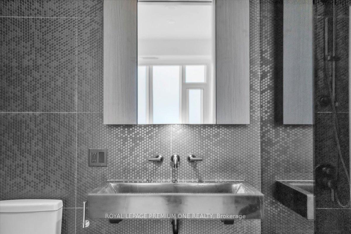 2 Bedrooms Condo at 11 Yorkville, Toronto For sale