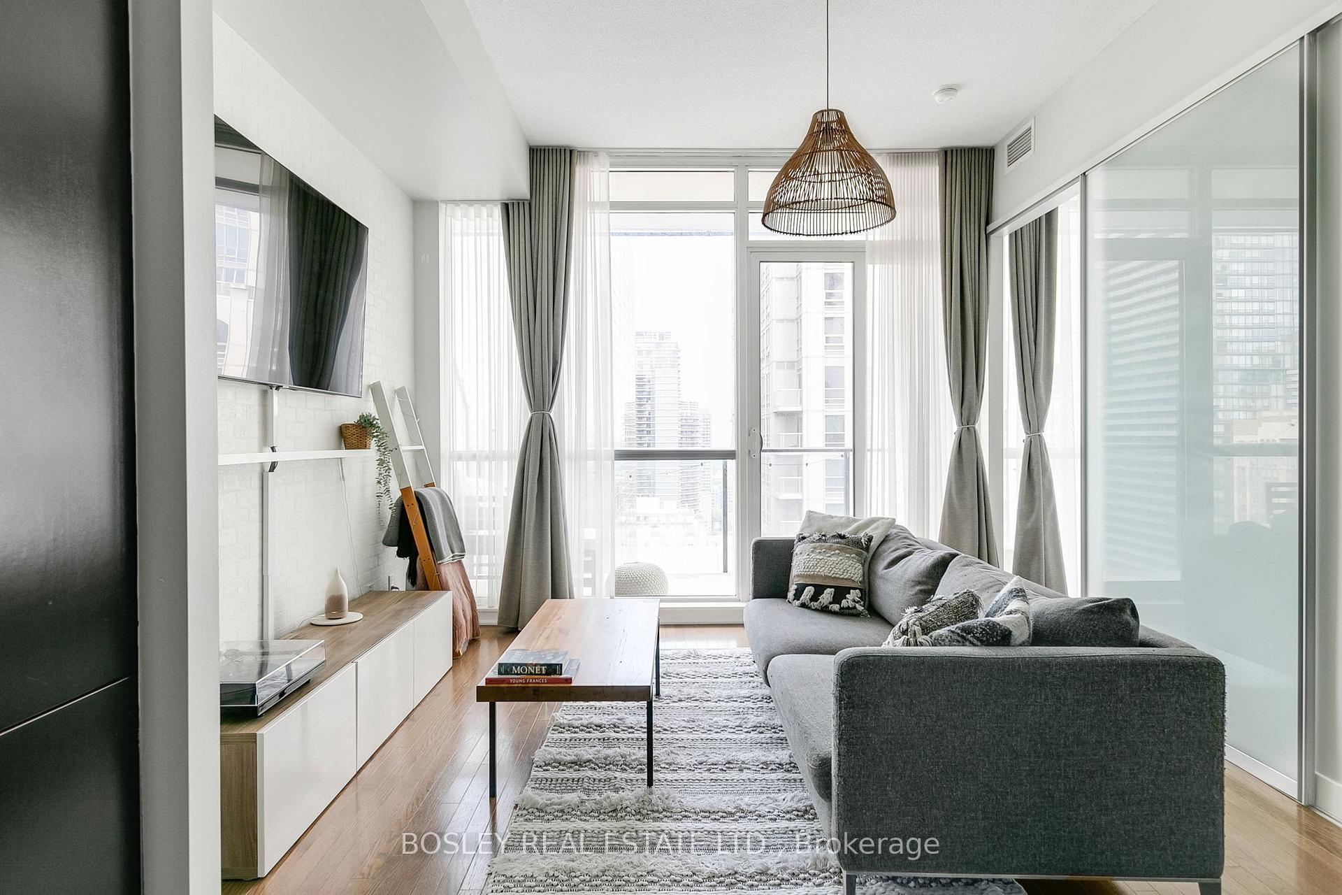 2 Bedrooms Condo at 770 Bay, Toronto For sale