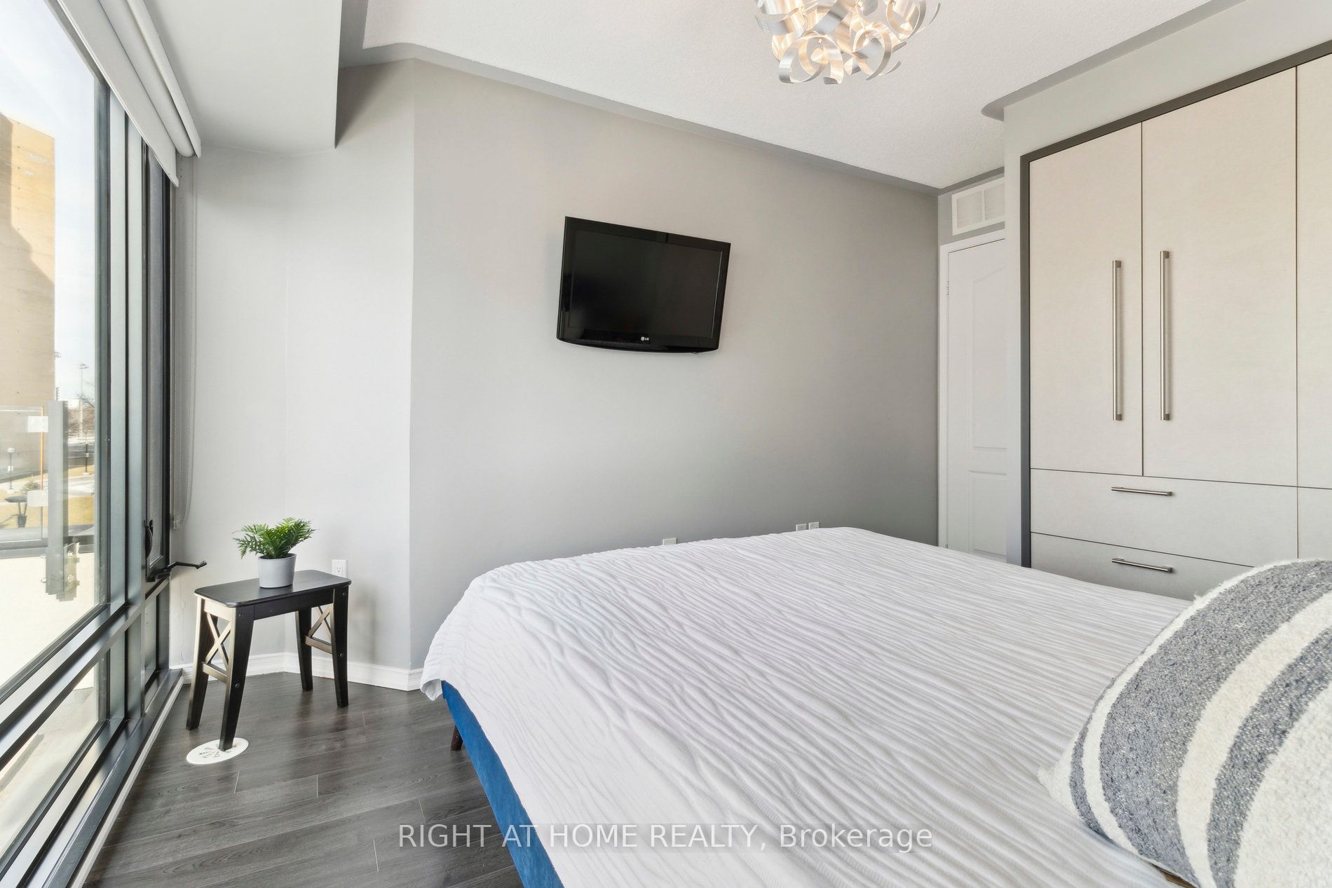 130 Widdicombe Hill Boulevard W, #415