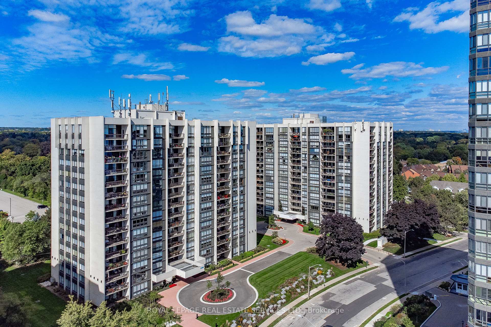 2 Bedrooms Condo at 2185 Marine,  Oakville For sale
