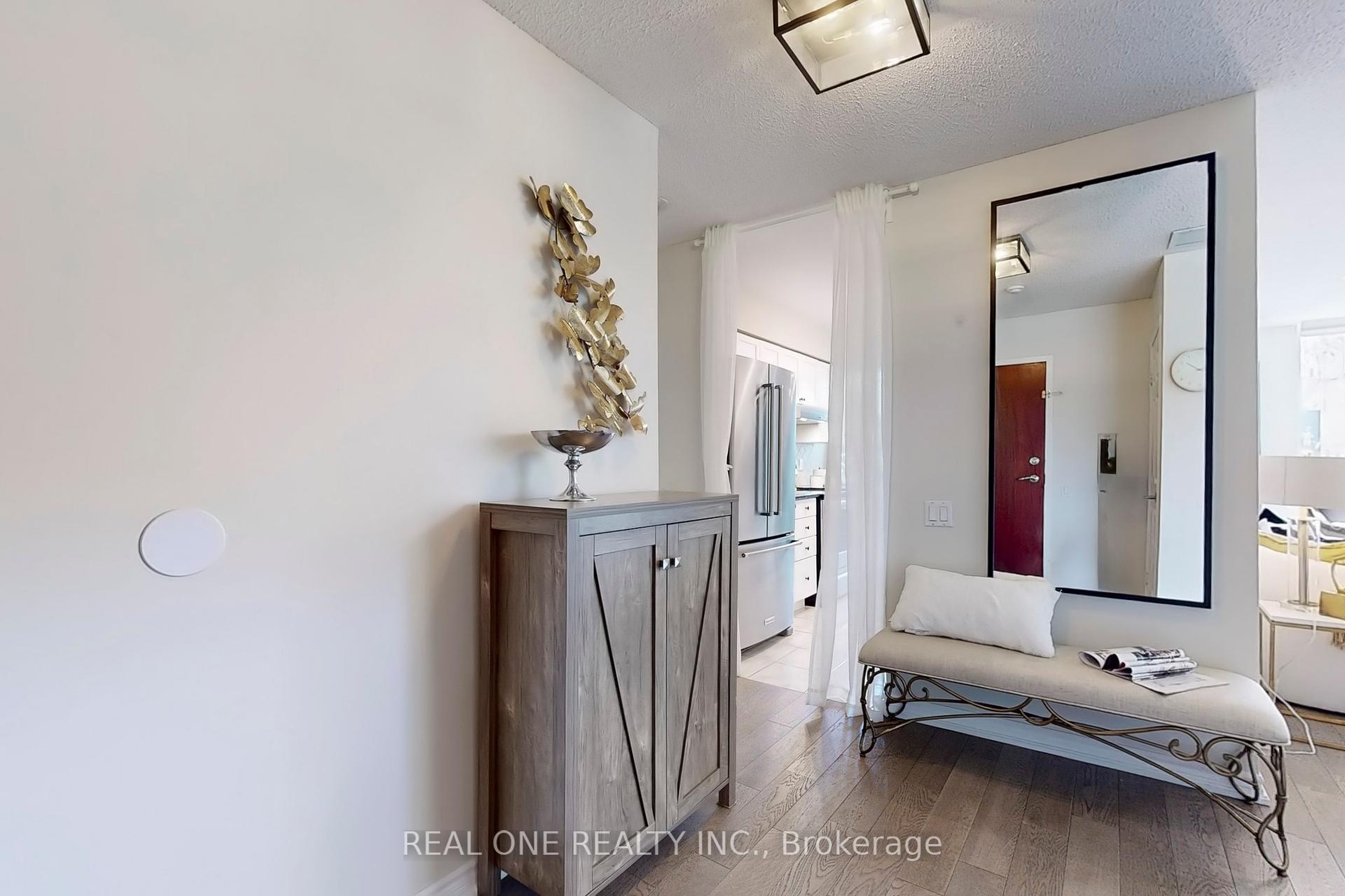 2 Bedrooms Condo at 8 Covington, Toronto For sale