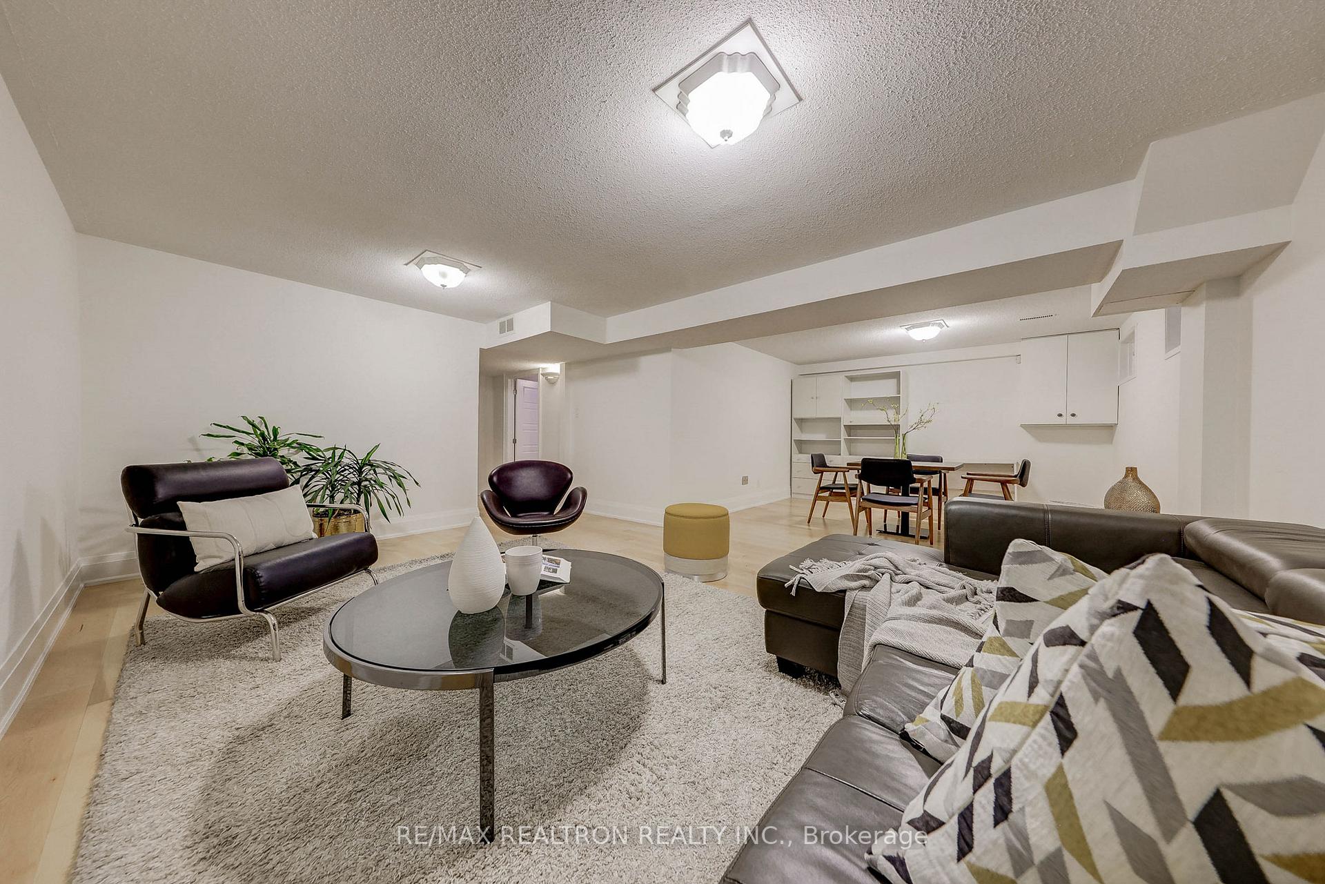 5 Bedrooms Condo at 14 Anvil Millway, Toronto For sale