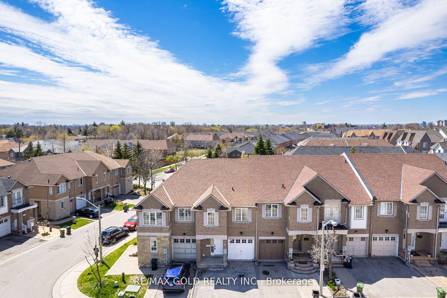 5 Bedrooms Condo at 24 Norman Wesley,  Toronto For sale