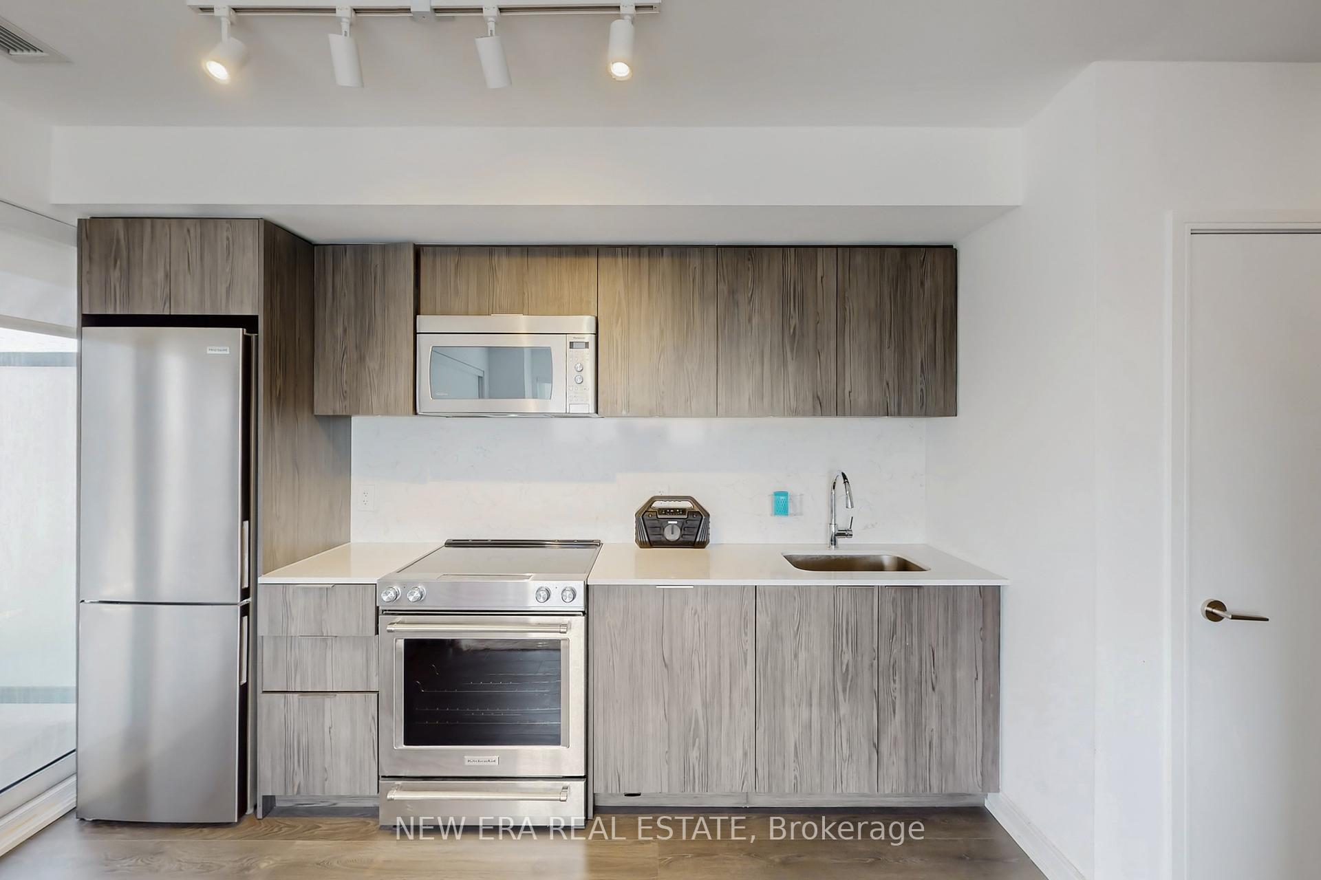 2 Bedrooms Condo at 30 Samuel Wood, Toronto For sale