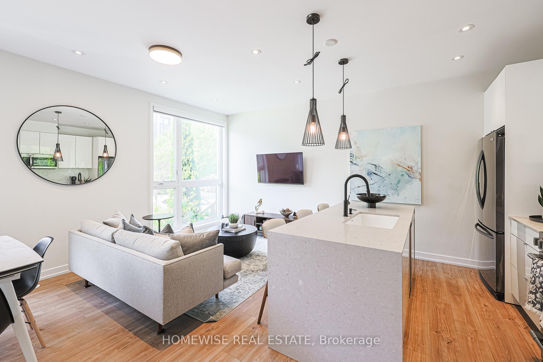 3 Bedrooms Condo at 39 Florence, Toronto For sale