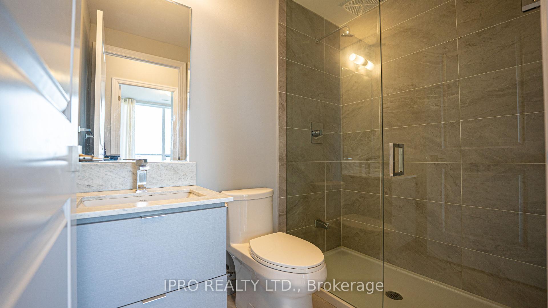 2 Bedrooms Condo at 36 Elm Dr W, Mississauga For sale