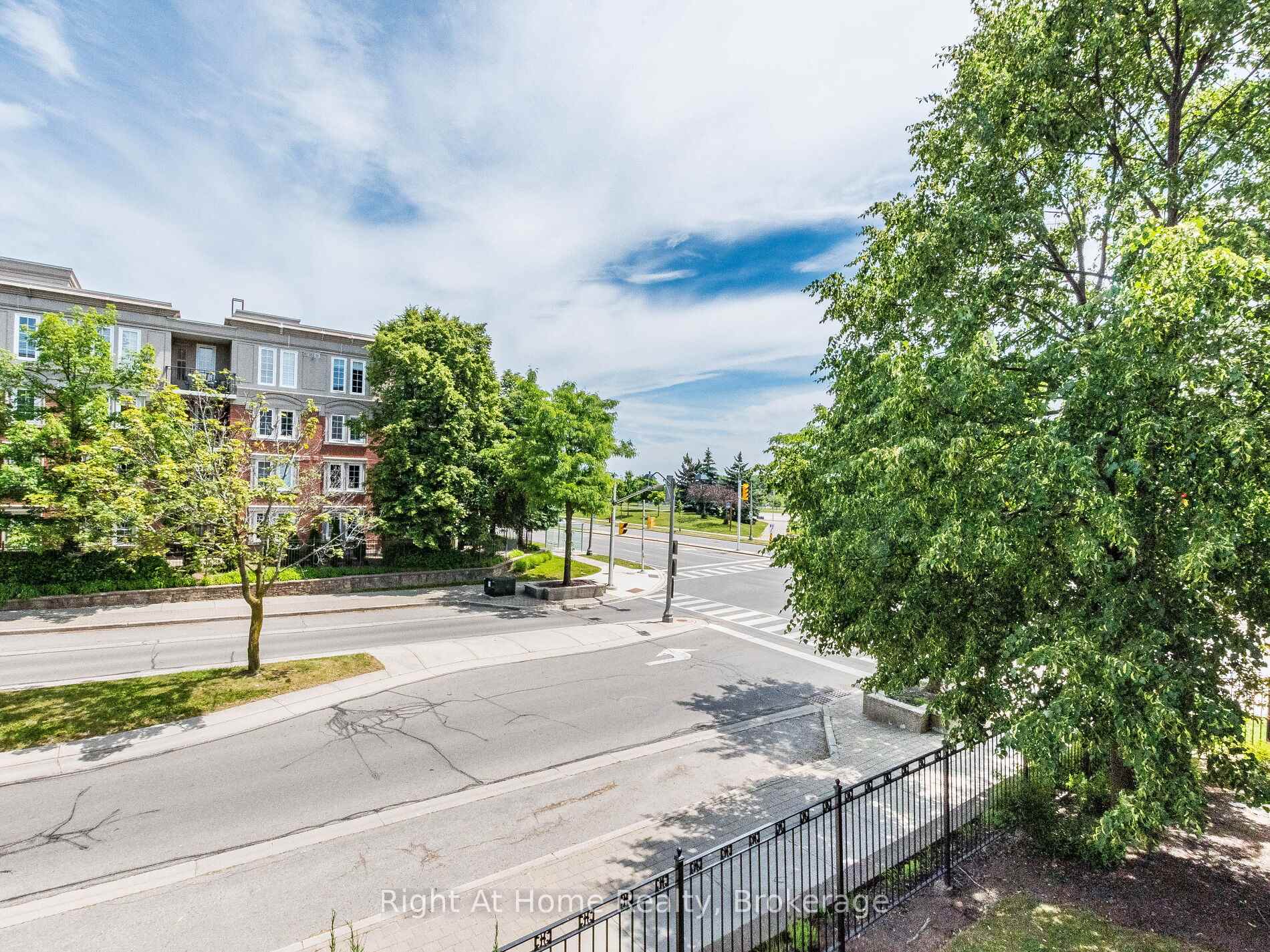 1 Bedroom Condo at 2300 Parkhaven, Oakville For sale