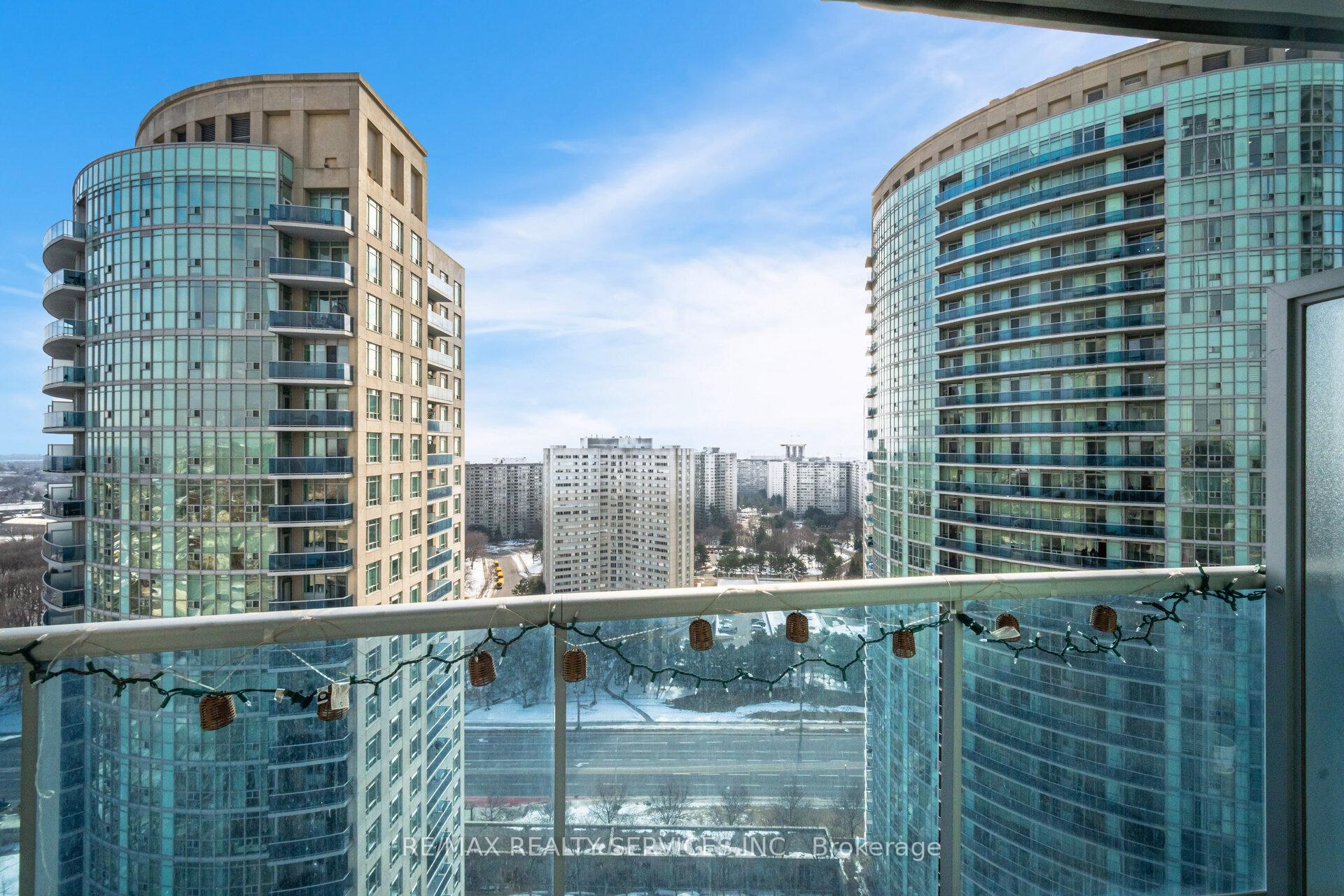 2 Bedrooms Condo at 80 Absolute,  Mississauga For sale