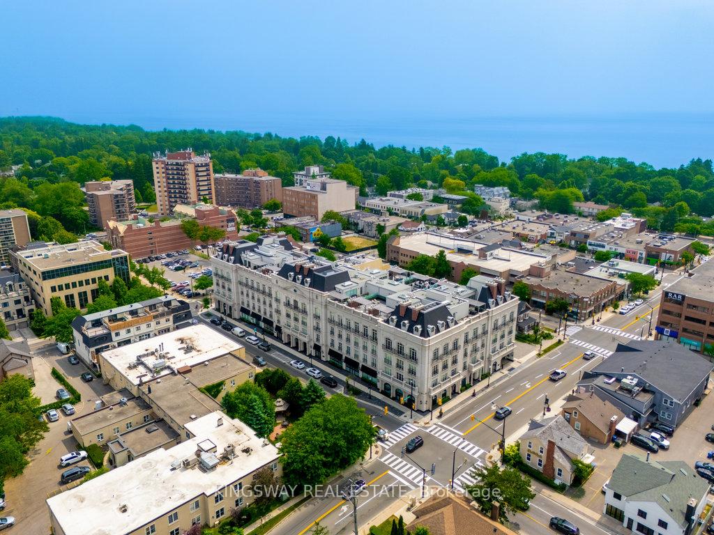 2 Bedrooms Condo at 300 Randall, Oakville For sale