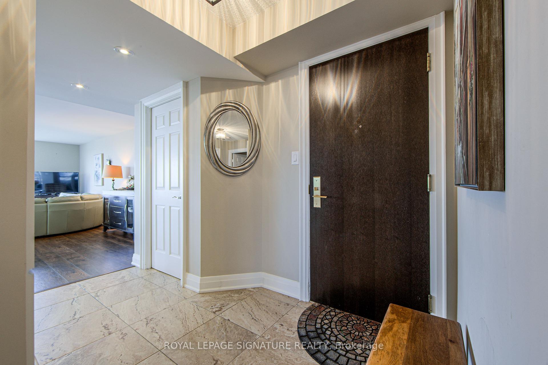 3 Bedrooms Condo at 55 Kingsbridge Garden, Mississauga For sale