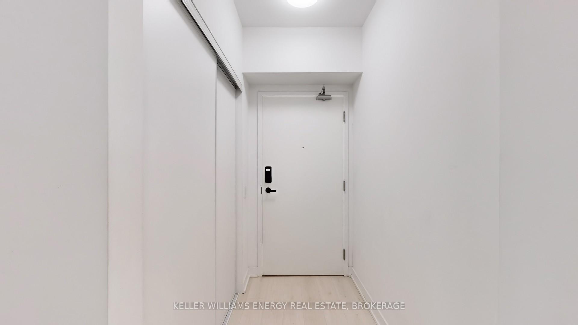 3 Bedrooms Condo at 3900 Confederation, Mississauga For sale