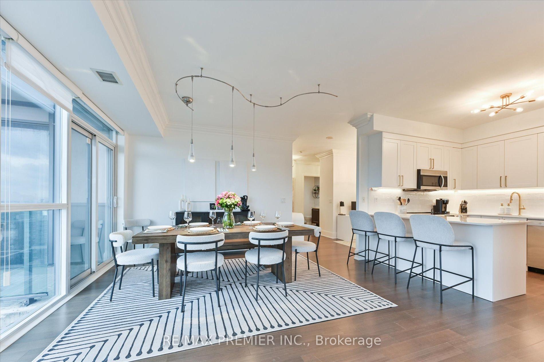 3 Bedrooms Condo at 25 Broadway, Toronto For sale