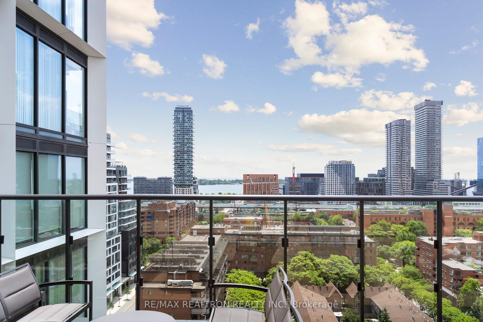 2 Bedrooms Condo at 158 Front, Toronto For sale