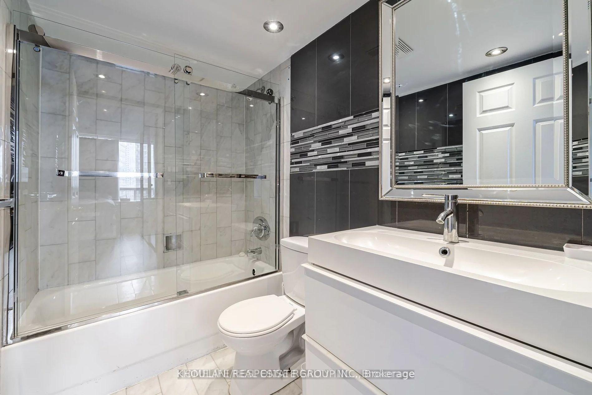 3 Bedrooms Condo at 265 ENFIELD, Mississauga For sale