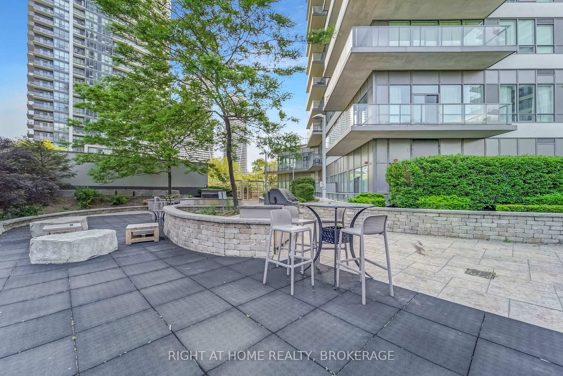 2 Bedrooms Condo at 15 Legion, Toronto For sale