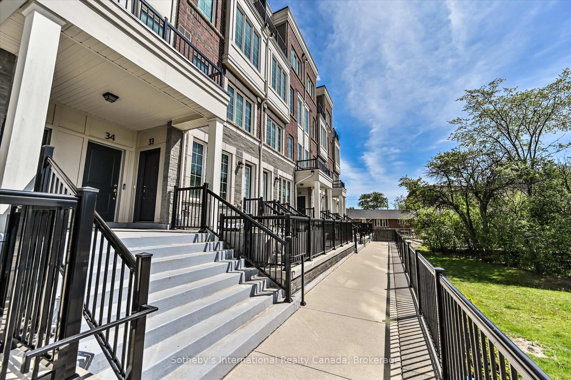 2 Bedrooms Condo at 2199 Lillykin, Oakville For sale