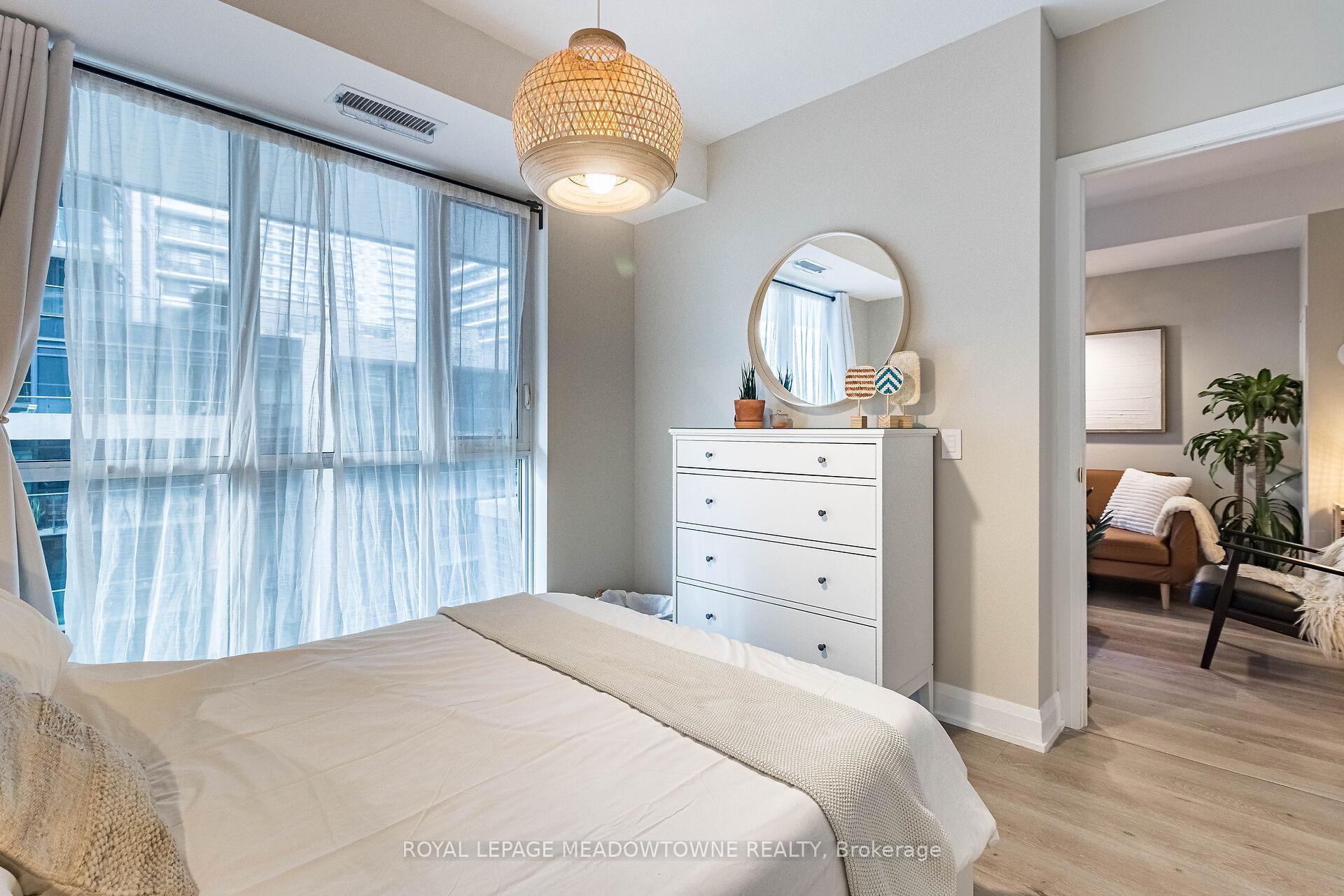 2 Bedrooms Condo at 110 Marine Parade, Toronto For sale