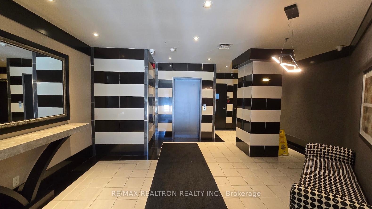 2 Bedrooms Condo at 70 Elmsthorpe, Toronto For sale