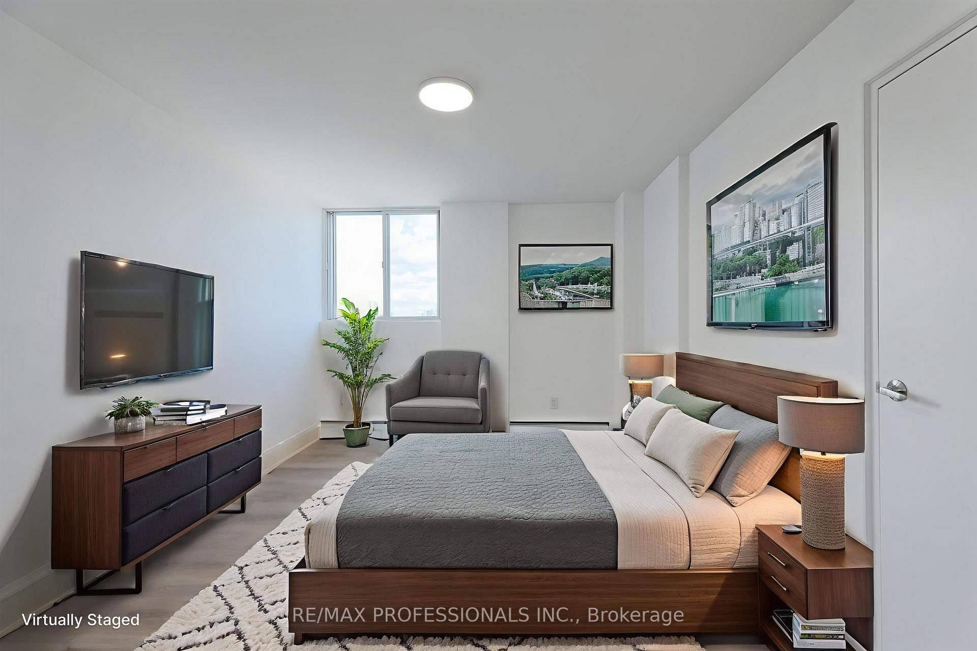 3 Bedrooms Condo at 11 Neilson, Toronto For sale