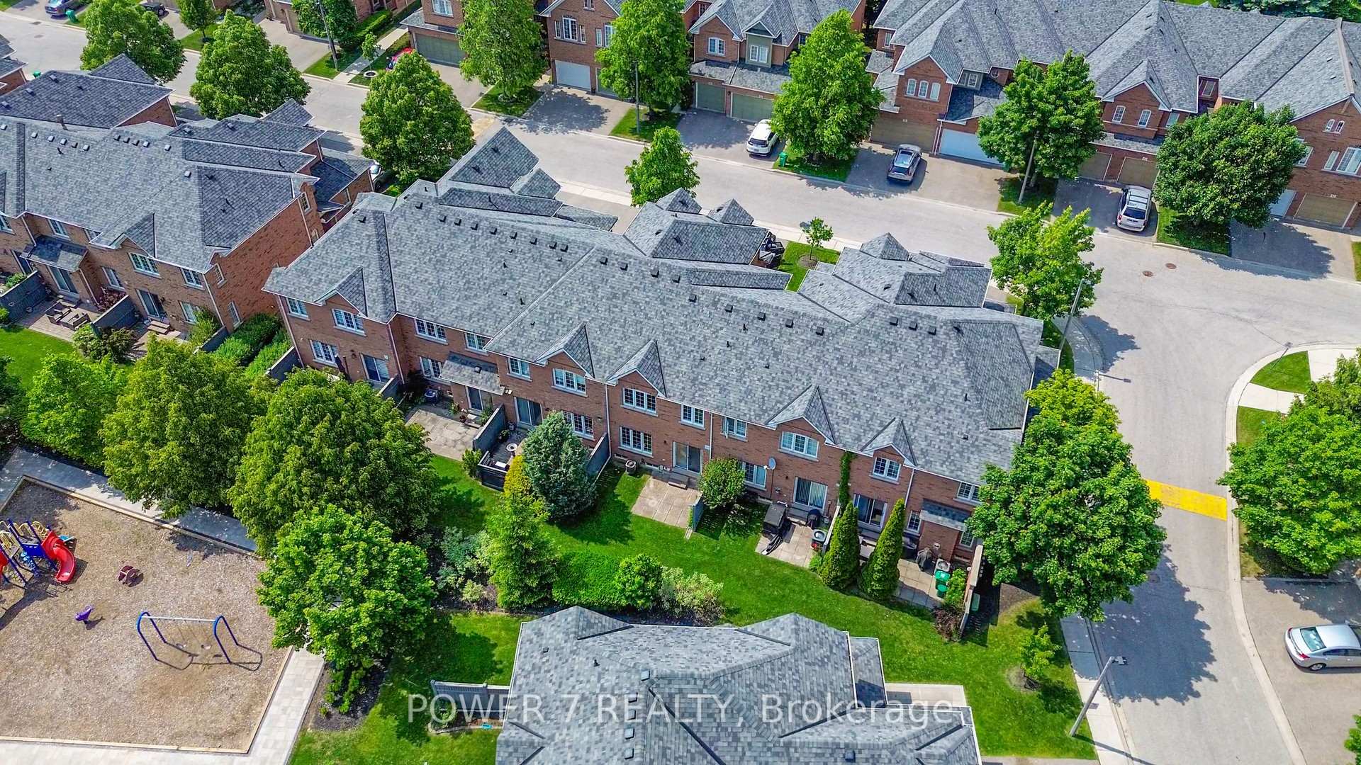 3 Bedrooms Condo at 2665 Thomas, Mississauga For sale