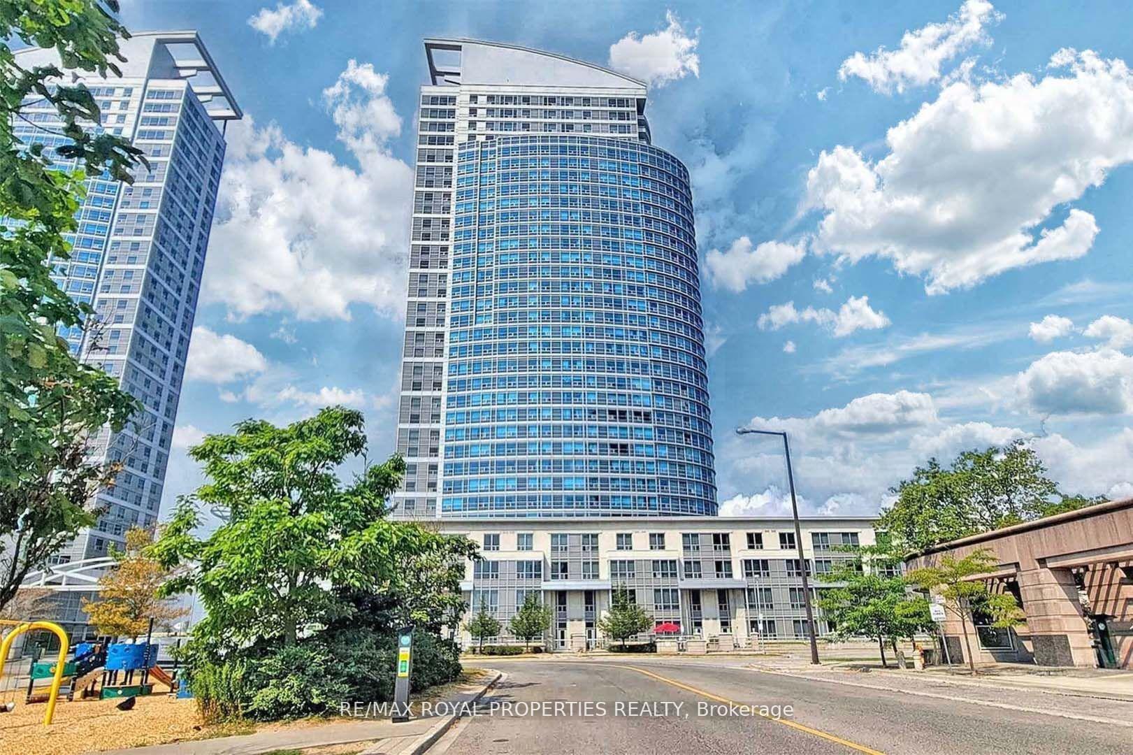 3 Bedrooms Condo at 38 Lee Centre,  Toronto For sale
