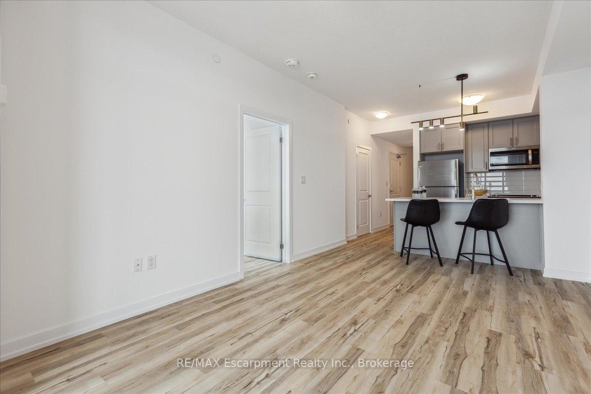 2 Bedrooms Condo at 450 Dundas,  Hamilton For sale