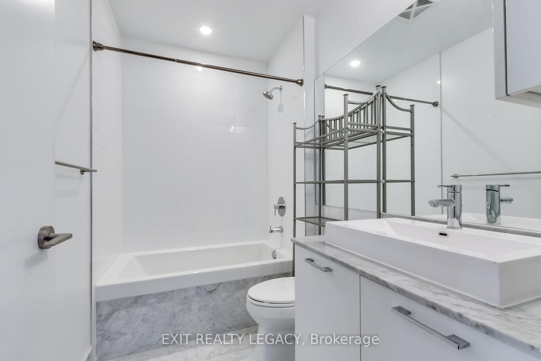 1 Bedroom Condo at 399 Adelaide,  Toronto For sale