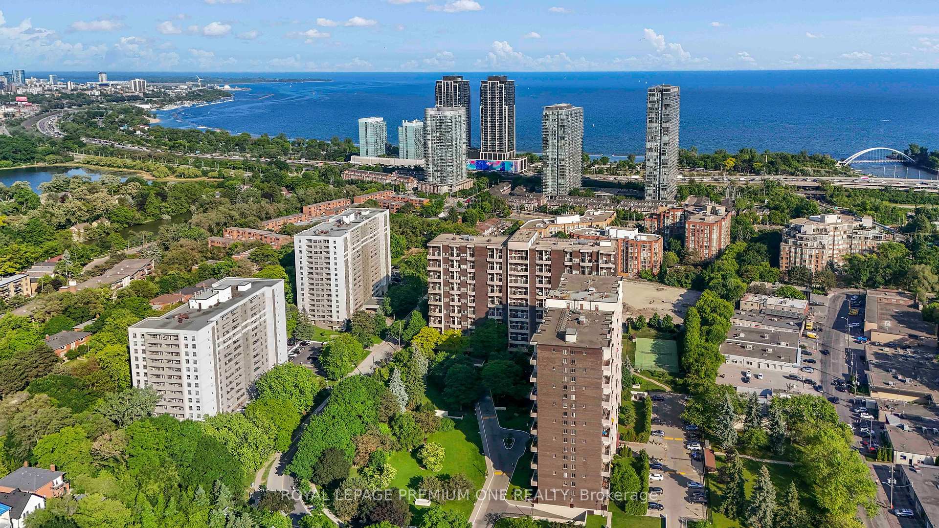 3 Bedrooms Condo at 60 Southport, Toronto For sale