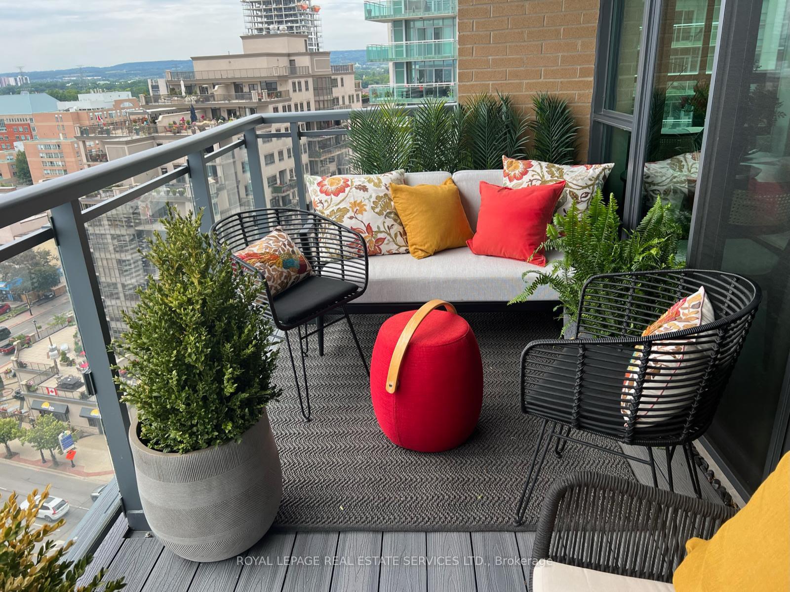 3 Bedrooms Condo at 2060 Lakeshore, Burlington For sale
