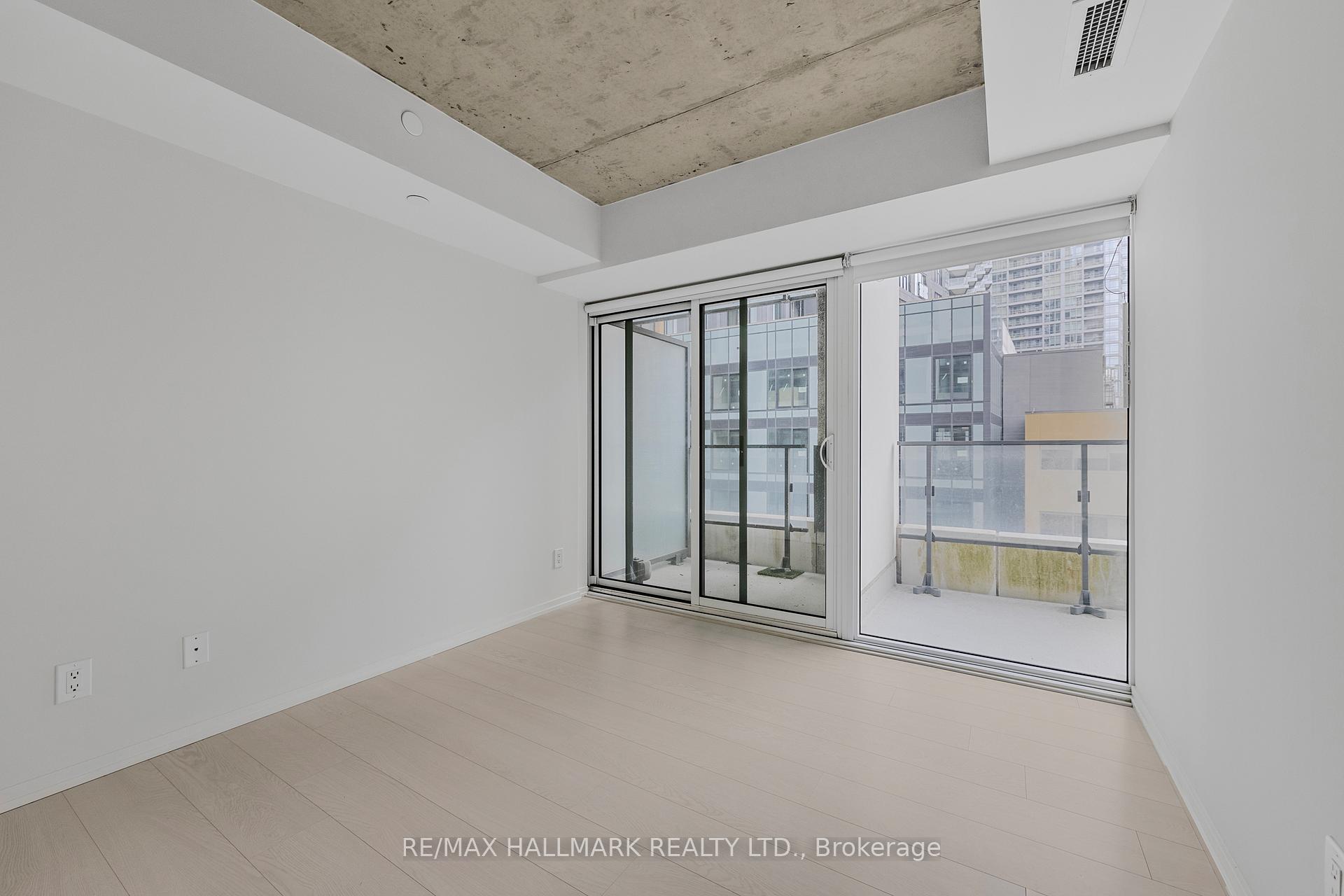 2 Bedrooms Condo at 5 Soudan, Toronto For sale