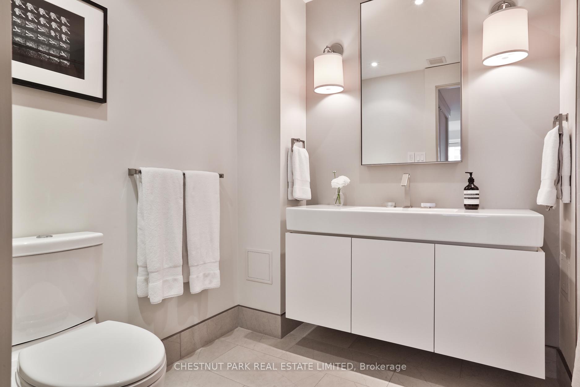 3 Bedrooms Condo at 33 Jackes,  Toronto For sale
