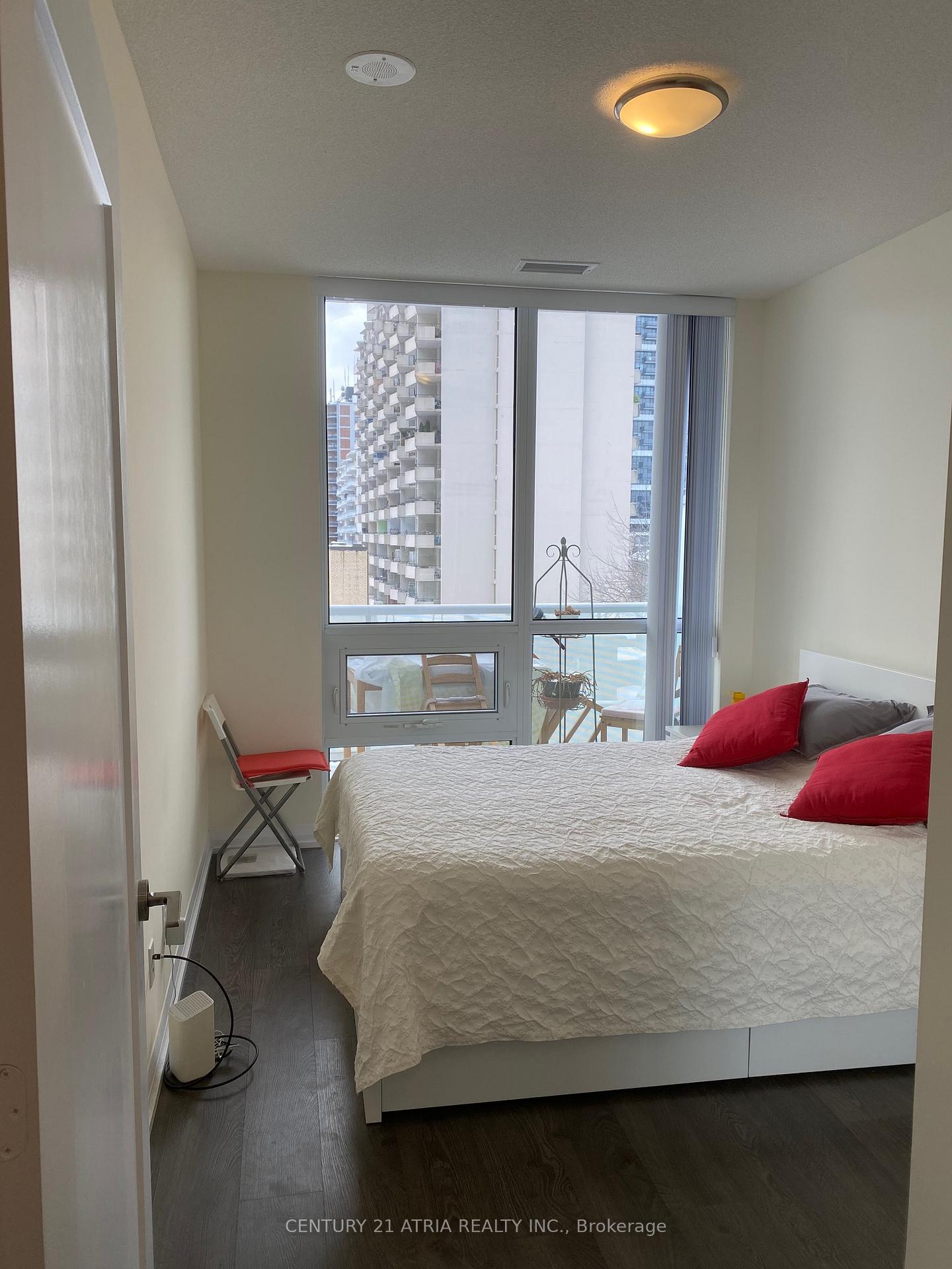 2 Bedrooms Condo at 101 Erskine, Toronto For sale