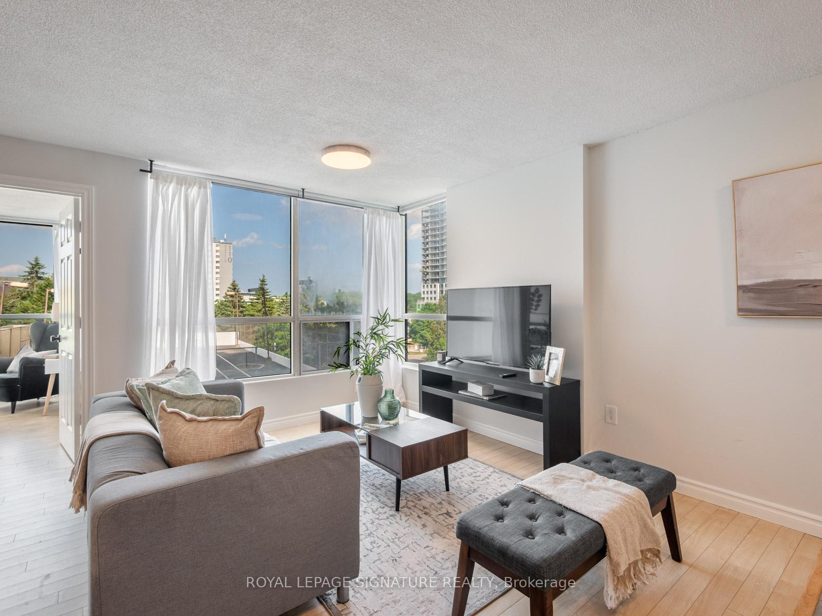 3 Bedrooms Condo at 3050 Ellesmere, Toronto For sale
