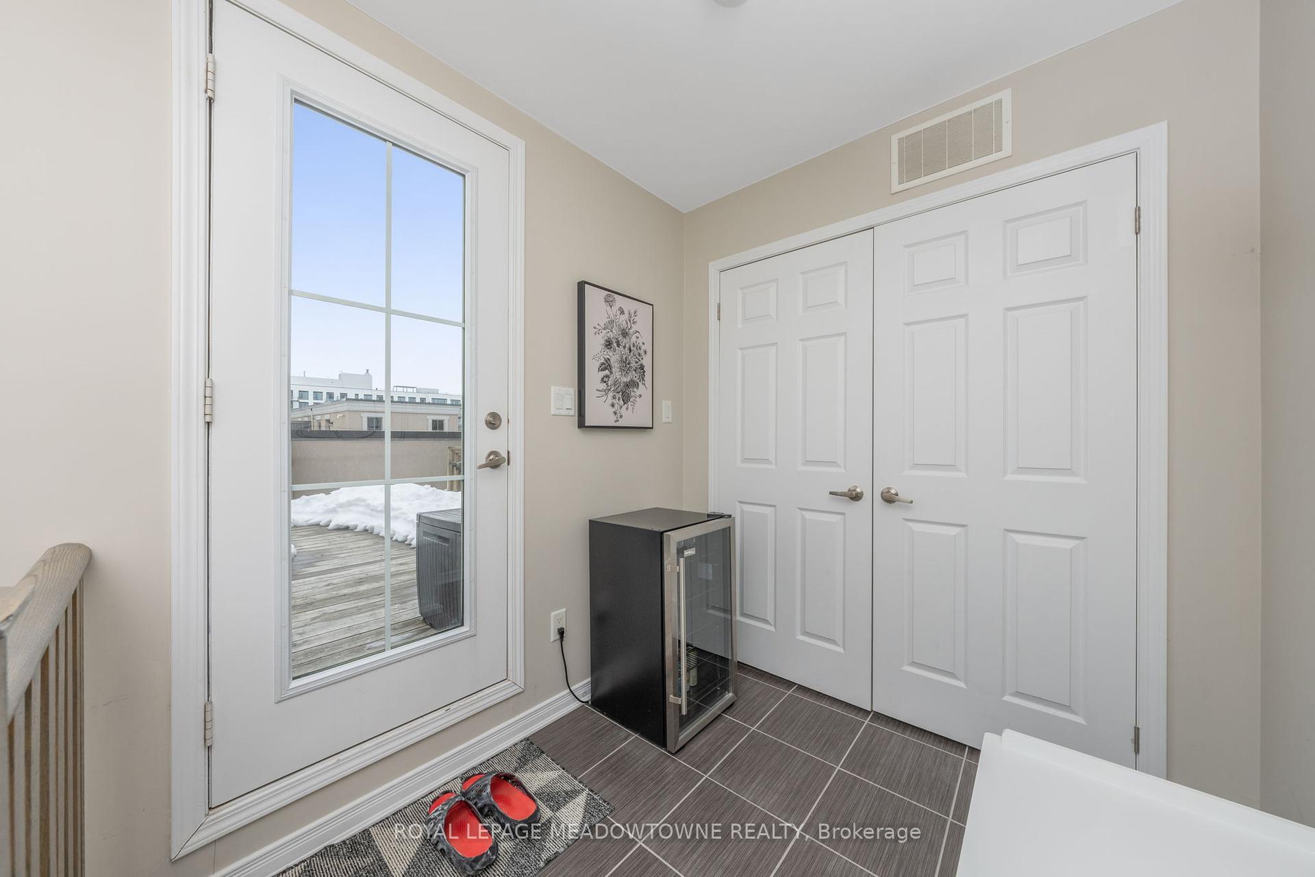 3 Bedrooms Condo at 2441 Greenwich, Oakville For sale