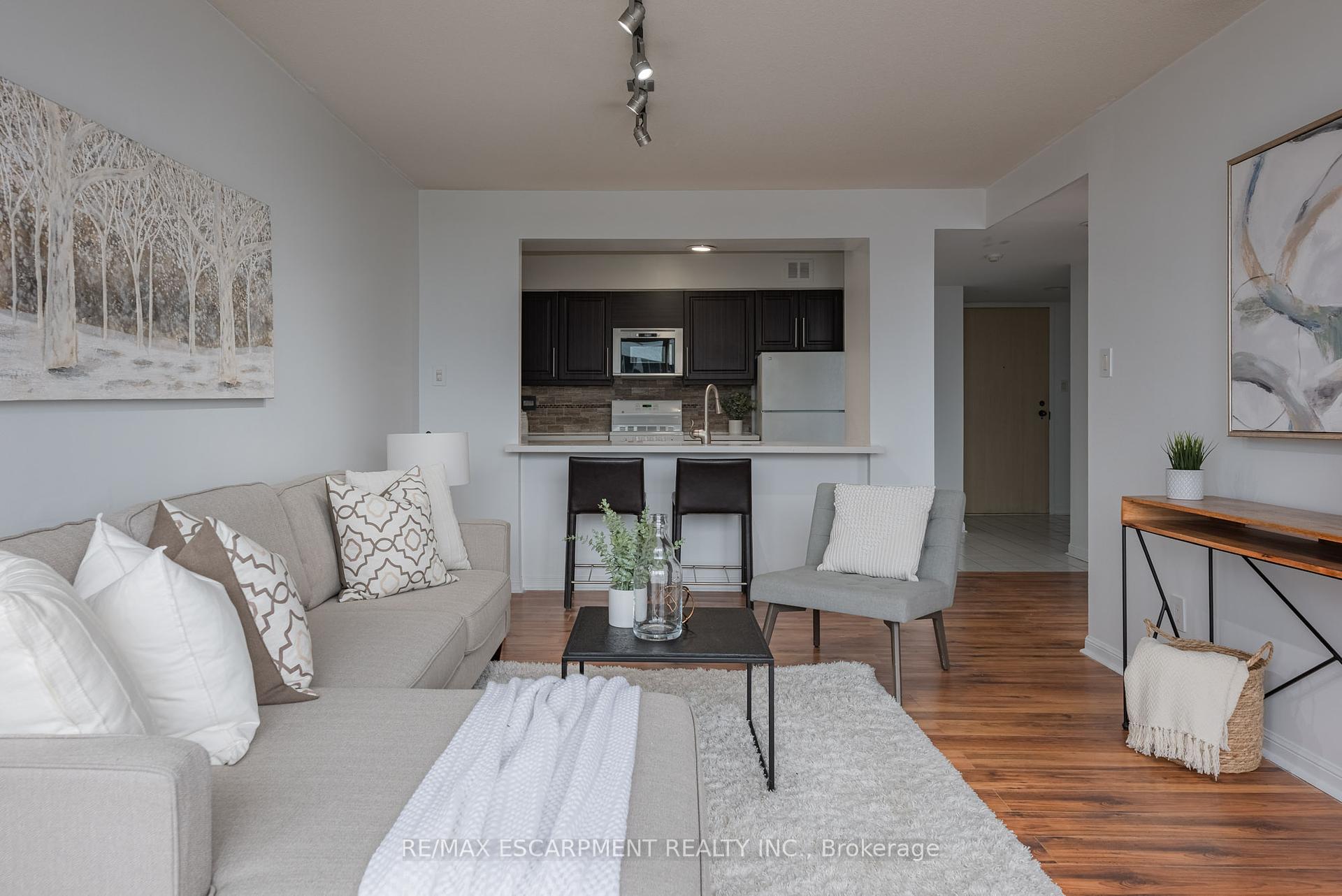1 Bedroom Condo at 50 Eglinton, Mississauga For sale