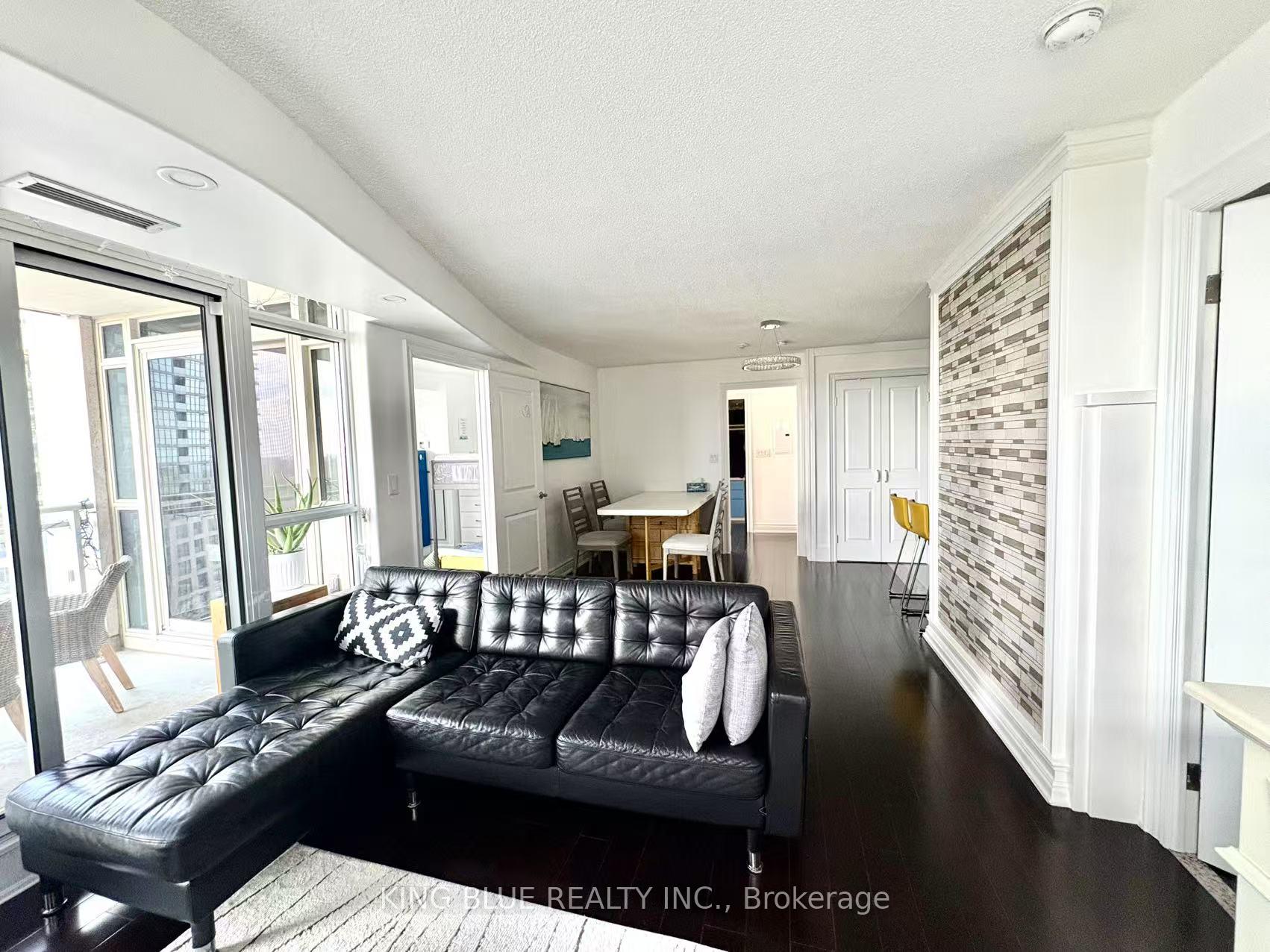 3 Bedrooms Condo at 35 Bastion,  Toronto For sale