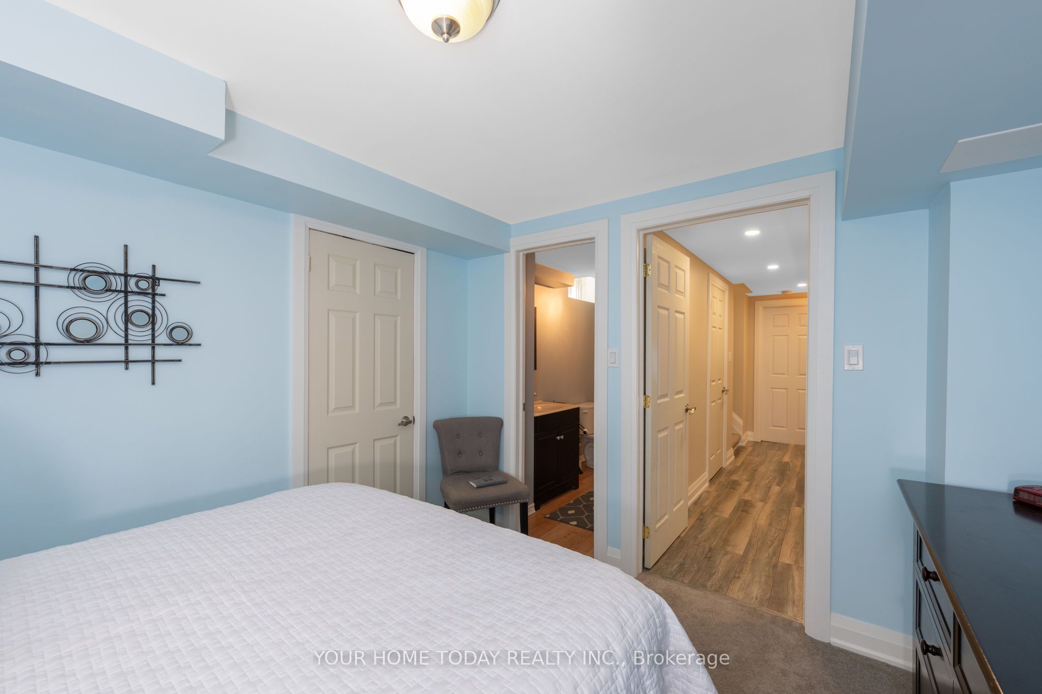 17 Chetholme Place