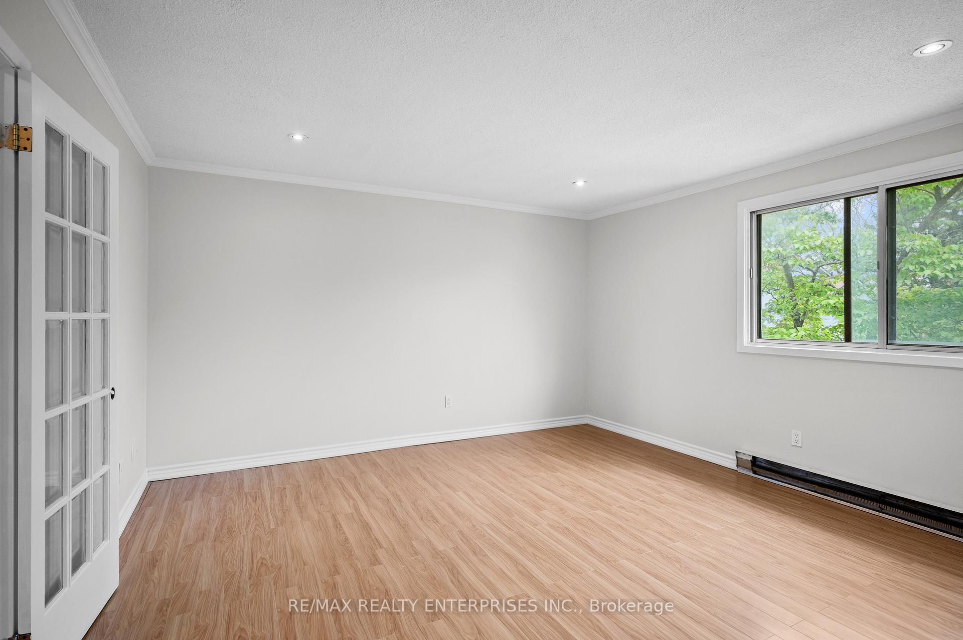 4 Bedrooms Condo at 6540 Falconer, Mississauga For sale