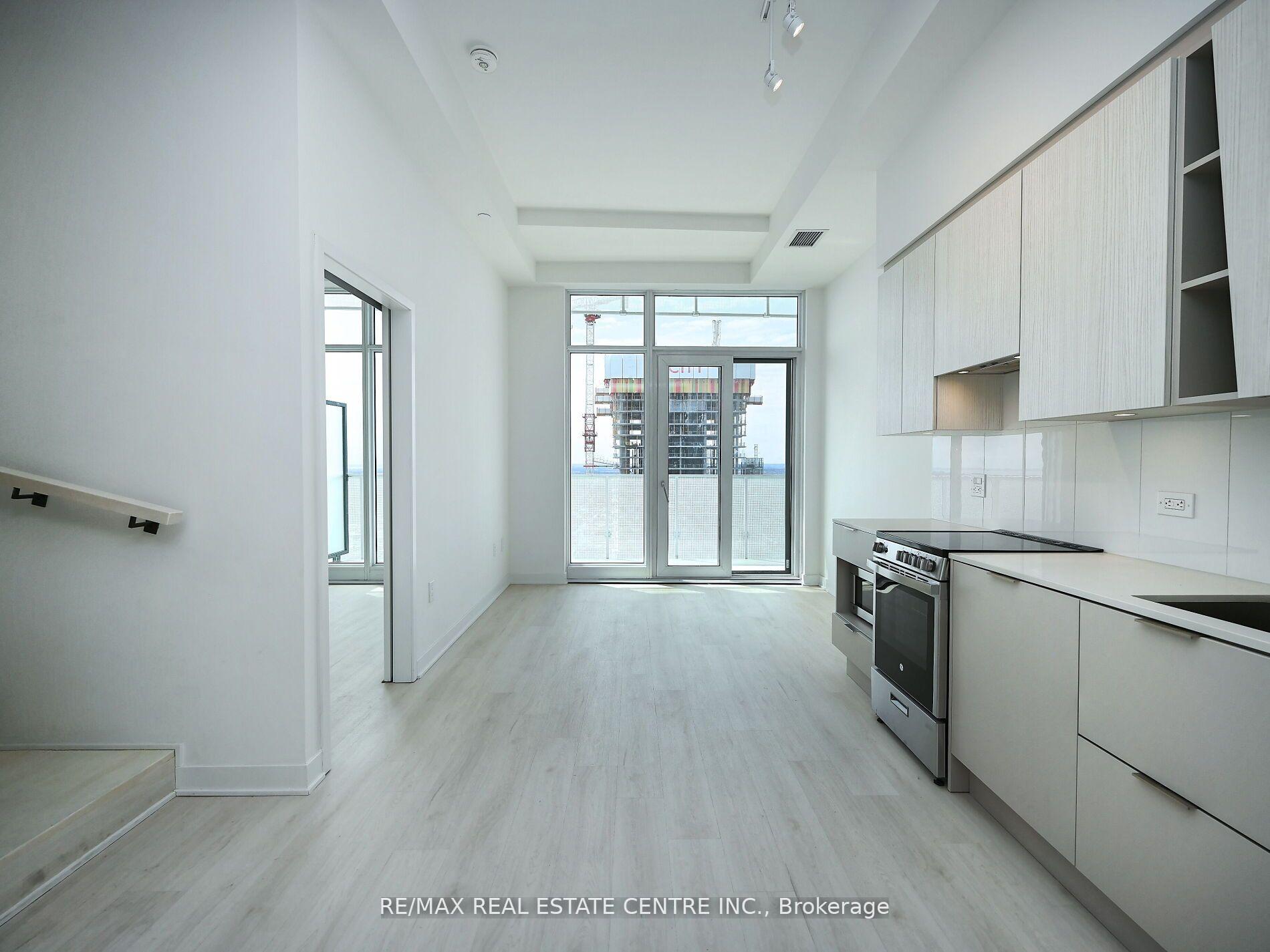 3 Bedrooms Condo at 3900 Confederation, Mississauga For sale