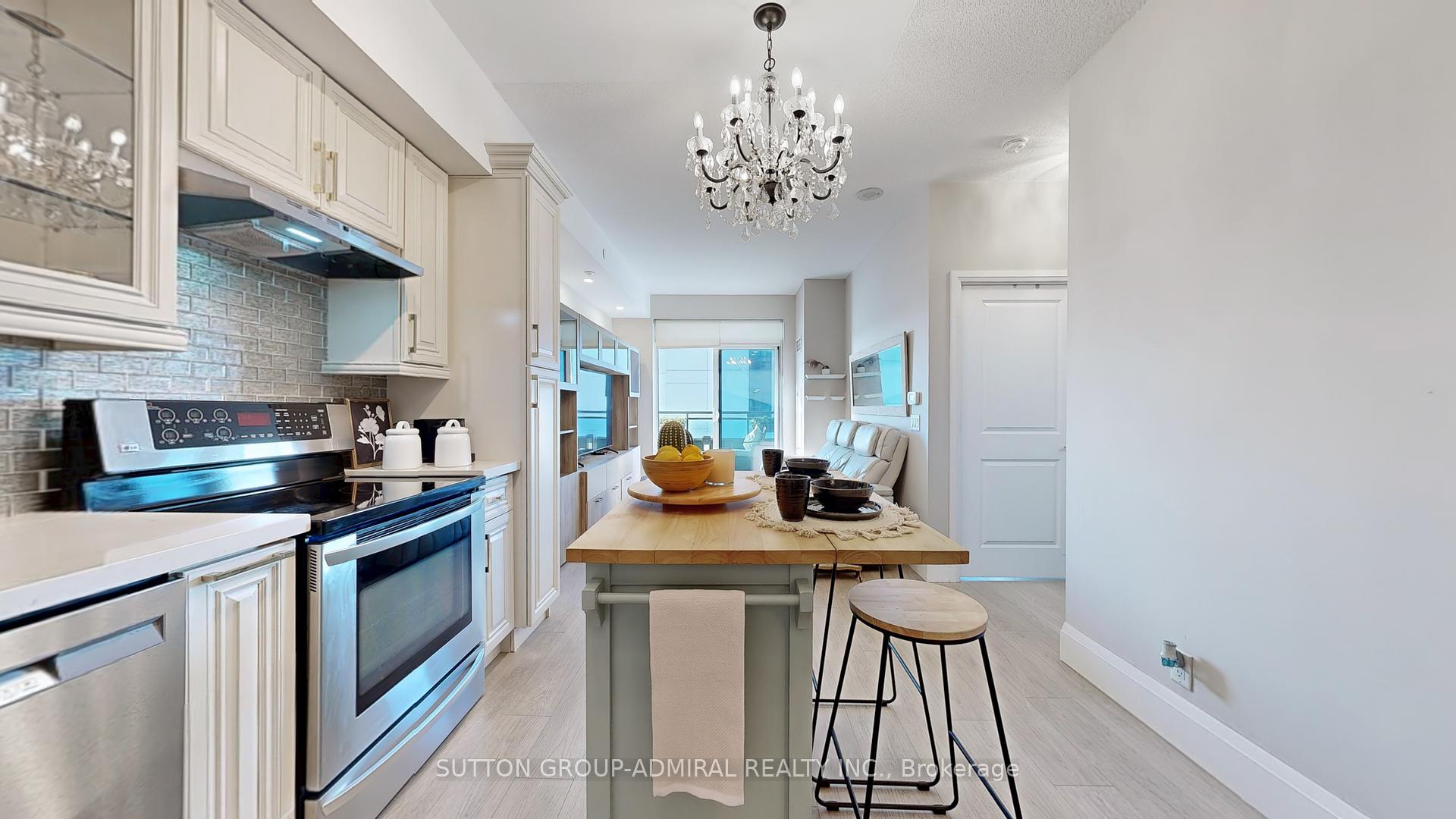 1 Bedroom Condo at 7890 Bathurst, Vaughan For sale
