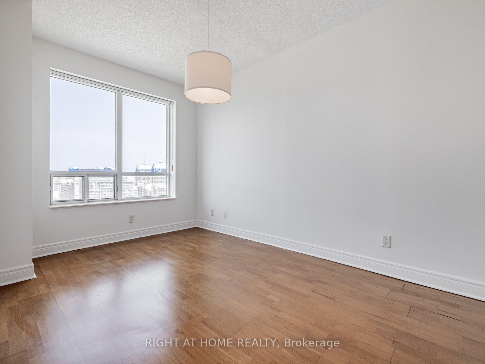 3 Bedrooms Condo at 1 Clairtrell, Toronto For sale